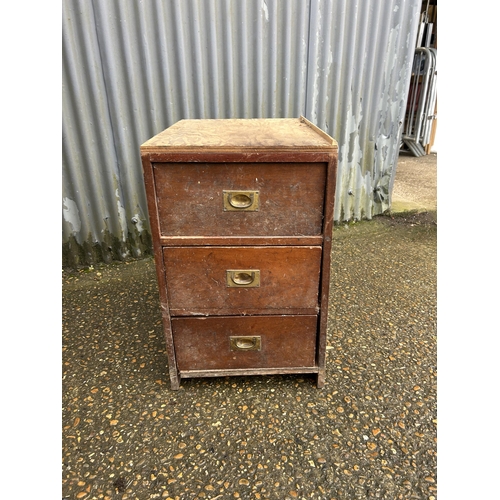 256 - A vintage workshop chest of three drawers 46x64x77