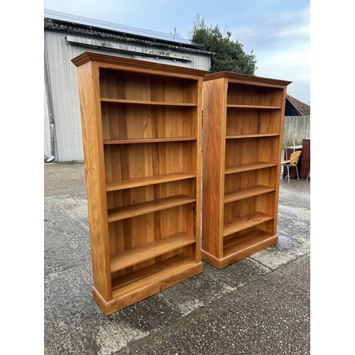 292 - A pair of large pine open bookcases with adjustable shelves 110x30x200