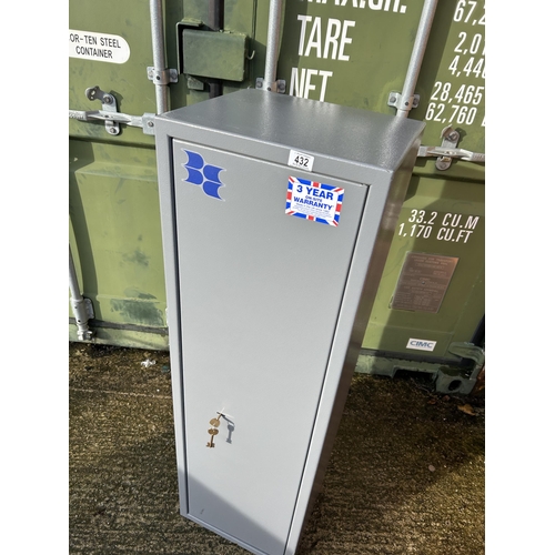 432 - A Bratton sound gun safe (with keys) 40x35x130