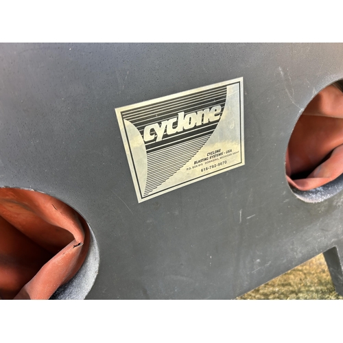 458 - A cyclone sand blasting cabinet