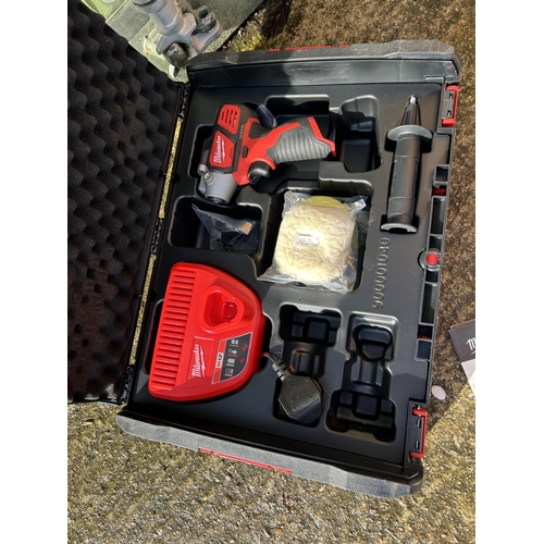 468 - Cased Milwaukee M12 bps cordless buffer