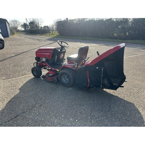 526 - A Westwood T1600 Ride on Lawn Tractor with collecting box. Good running order