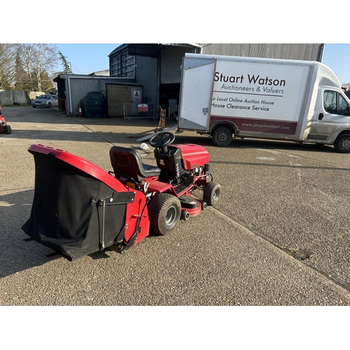 526 - A Westwood T1600 Ride on Lawn Tractor with collecting box. Good running order