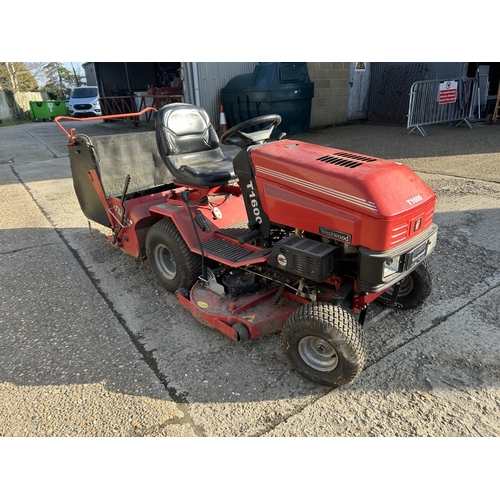 527 - A Westwood t1600 ride on lawn tractor with collecting box. Not Running, Unused for some while