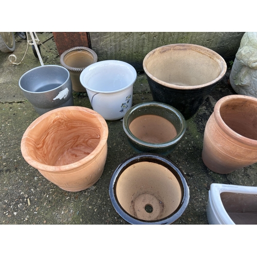 543 - A collection of 15 glazed garden pots