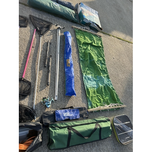 550a - A very large quantity of camping equipment, including picnic bench, folding chairs, stoves, bbq gas,... 