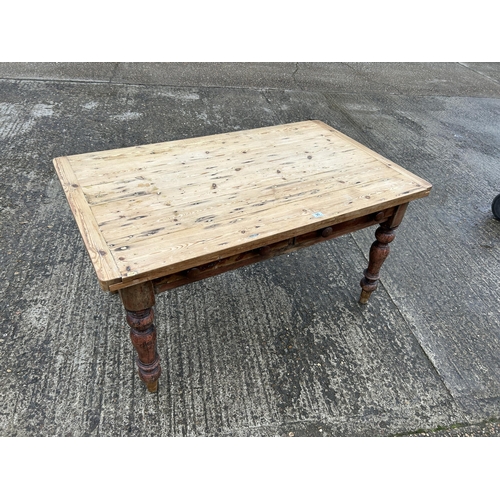 90 - A antique pine two drawer kitchen table 139x82x72