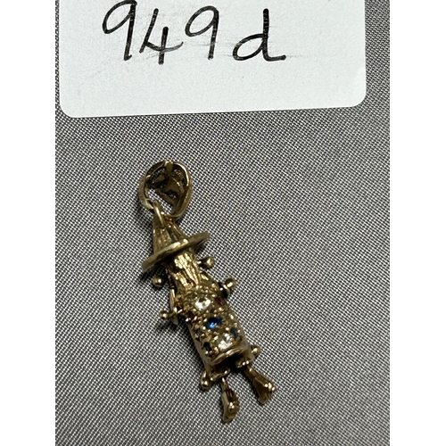 949d - Hallmarked 9ct Gold jewelled Witch pendant with moving arms and legs, weight 3.6 gms