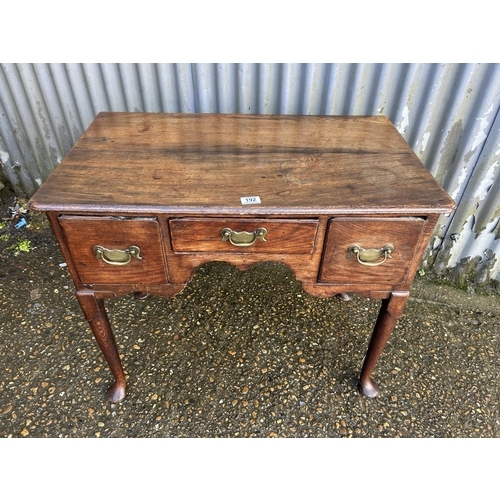 192 - A Georgian three drawer lowboy 84x55x70