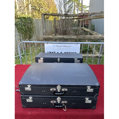 Three pieces of vintage fitted luggage to fit a Rover P4