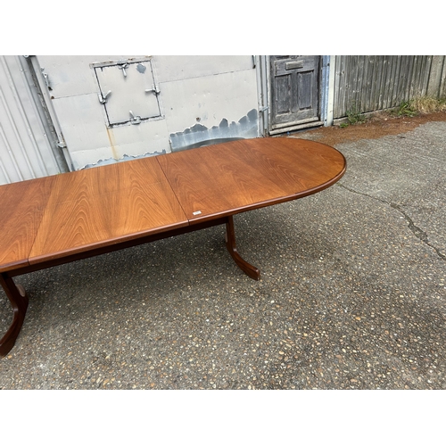 60B - A very large g plan teak extending dining table max size 300cm x156