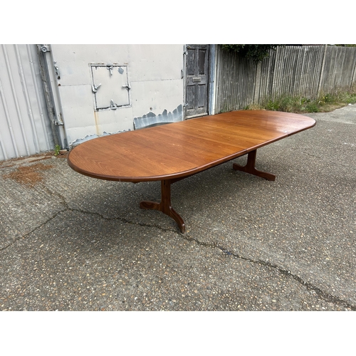 60B - A very large g plan teak extending dining table max size 300cm x156