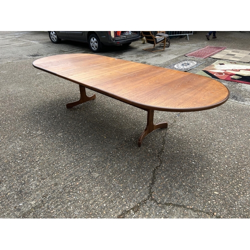 60B - A very large g plan teak extending dining table max size 300cm x156