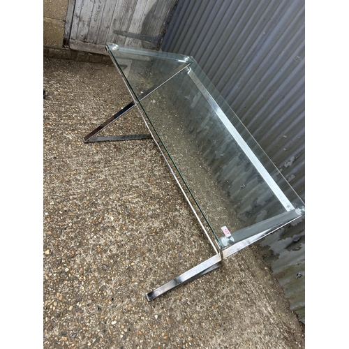 107 - A modern chrome and glass desk 120x60x77