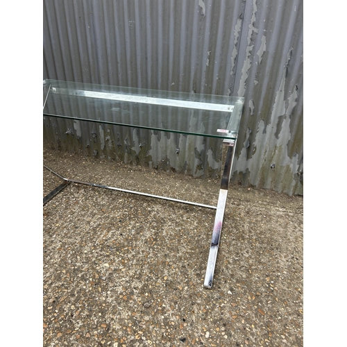 107 - A modern chrome and glass desk 120x60x77