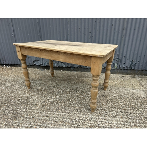 81 - A country pine kitchen table 80x137x75