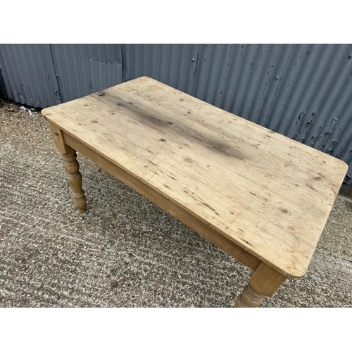 81 - A country pine kitchen table 80x137x75