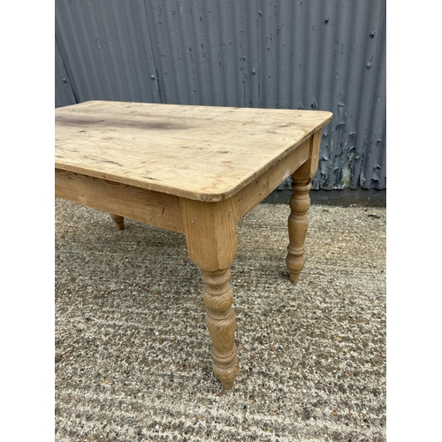 81 - A country pine kitchen table 80x137x75