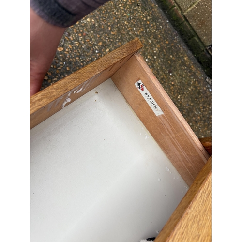 22 - A retro light oak lowboy chest of drawers 120x42x70