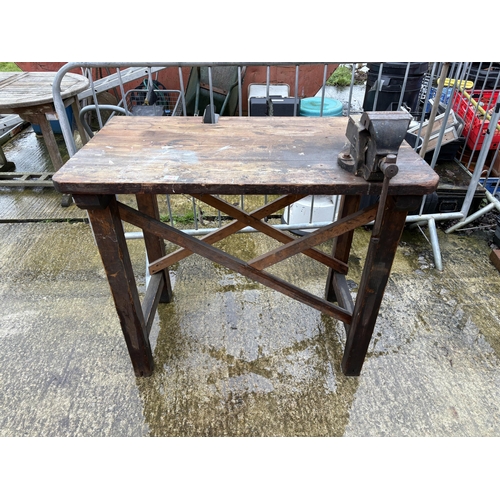 Workbench with record no. 3 vice 109x60x93