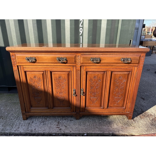 170 - An Edwardian carved mahogany sideboard 147x48x95