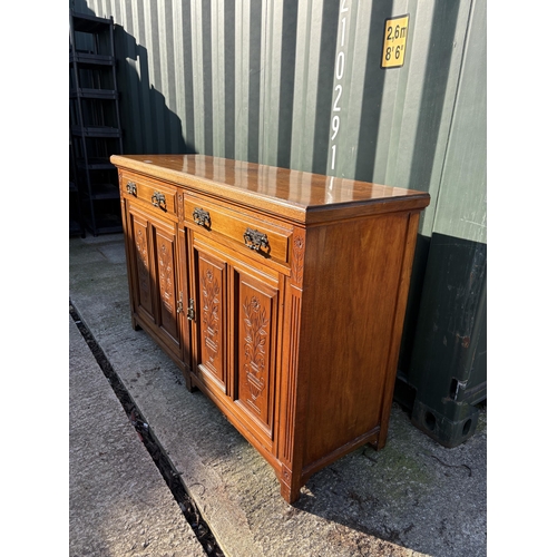170 - An Edwardian carved mahogany sideboard 147x48x95