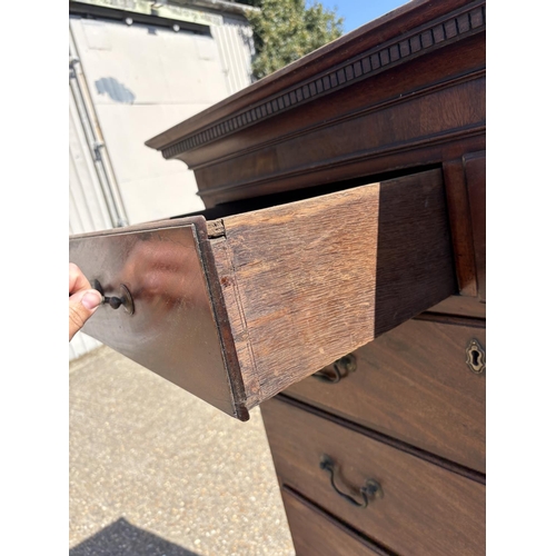 237 - A Georgian mahogany chest on chest 114x58x190