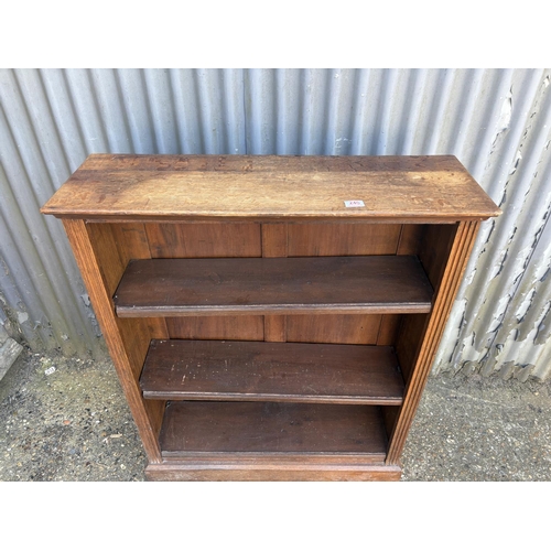 240 - A oak open bookcase with 2 shelves 90x30x114
