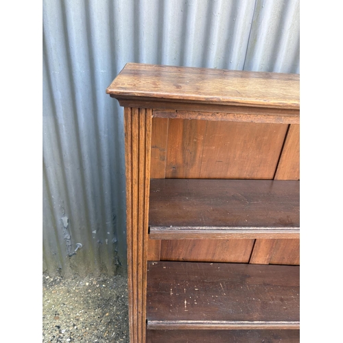 240 - A oak open bookcase with 2 shelves 90x30x114
