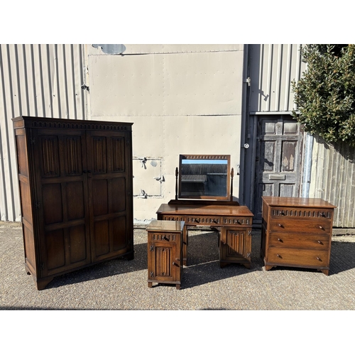 277 - A good quality 20th linenfold pattern oak bedroom suite consisting of a double wardrobe, chest of dr... 