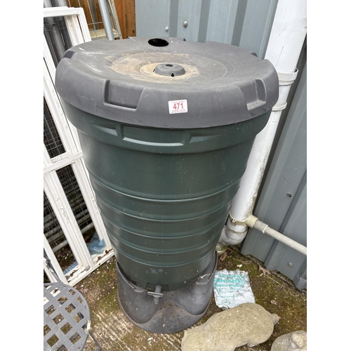 471 - Water butt on stand
