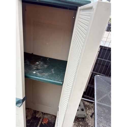 478 - Plastic garden store