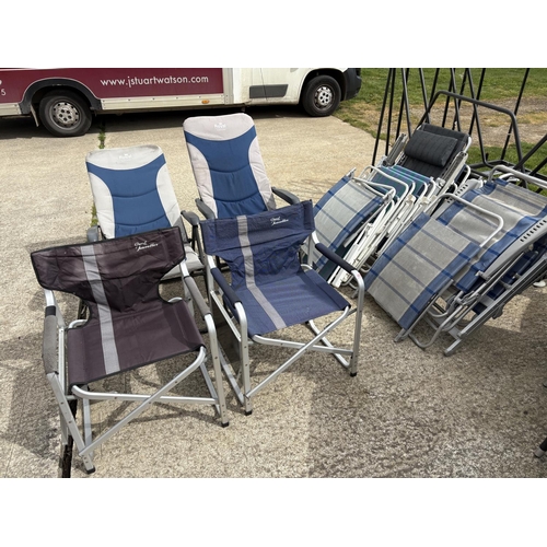 482 - A collection of 10 assorted folding garden chairs / sun loungers