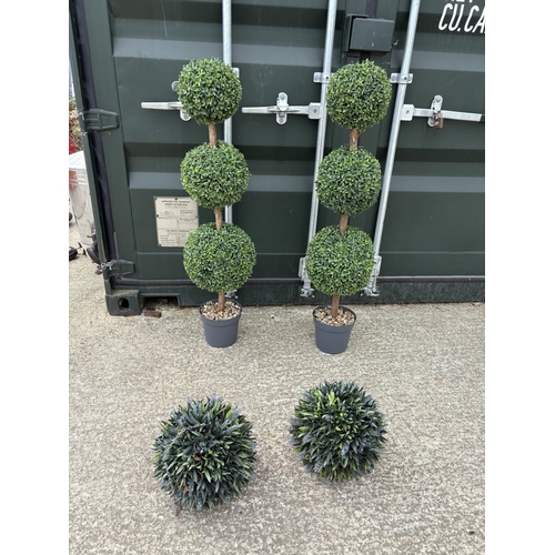 483 - A pair of artificial trees 120cm tall together with pair of artificial balls