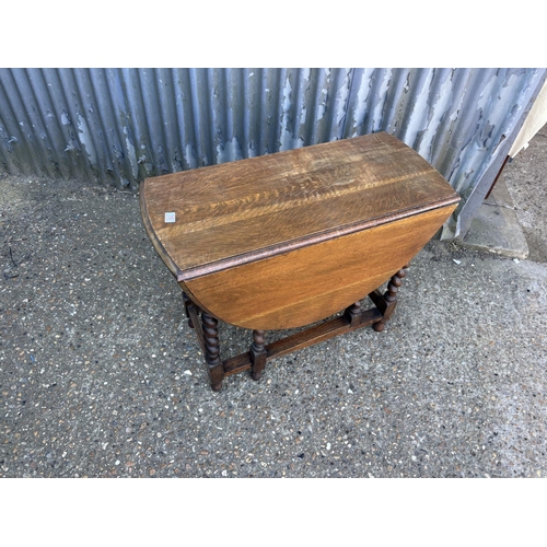 75 - An oak barley twist gate leg table 90x40