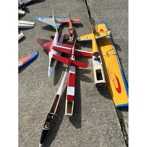 528 - Fifteen Model Planes a/f and large quantity of plane parts