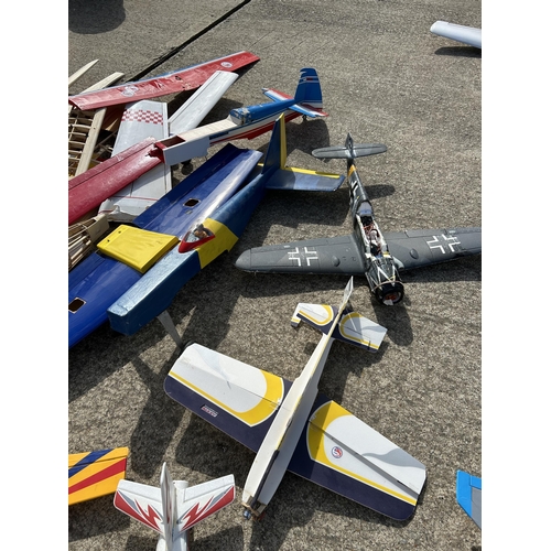 528 - Fifteen Model Planes a/f and large quantity of plane parts