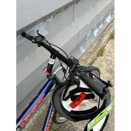 540 - Laser Triumph Cycle with seat cover and helmet