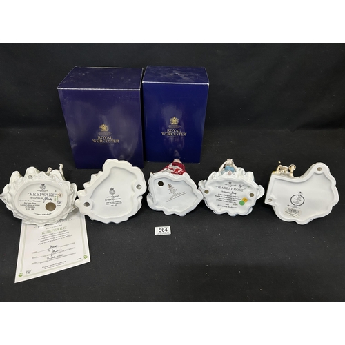 564 - 3 Royal Worcester figures, plus 2 Coalport figures, tallest 23 cms. 4 boxed (5)