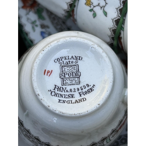 580 - Collection of 107 pieces of Spode Chinese Rose tea and dinnerware, old and new marks, no damage.(2)