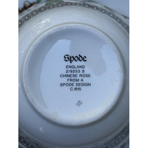 580 - Collection of 107 pieces of Spode Chinese Rose tea and dinnerware, old and new marks, no damage.(2)