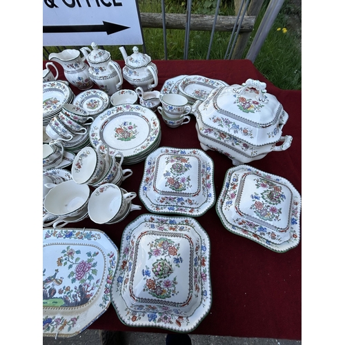 580 - Collection of 107 pieces of Spode Chinese Rose tea and dinnerware, old and new marks, no damage.(2)
