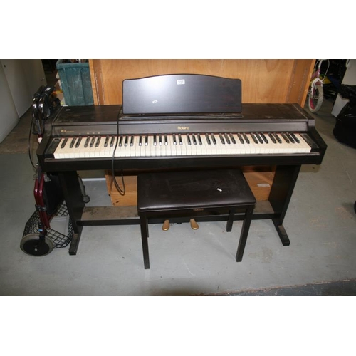 237 - LARGE ROLAND KEYBOARD INCLUDING YAMAHA STOOL