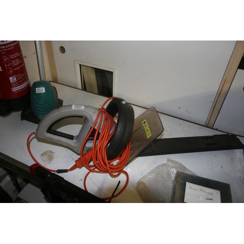 260 - ELECTRIC HEDGE TRIMMER