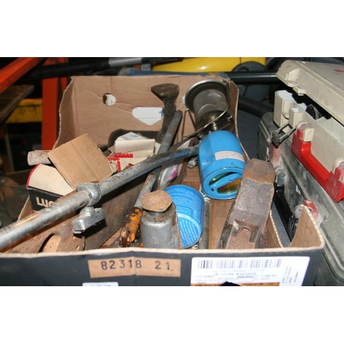 197 - BOX OF MISCELLANEOUS VINTAGE TOOLS