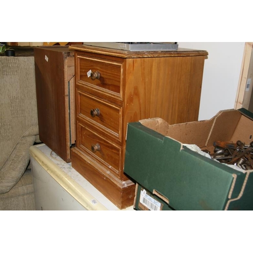 393 - 3 DRAWER BEDSIDE UNIT