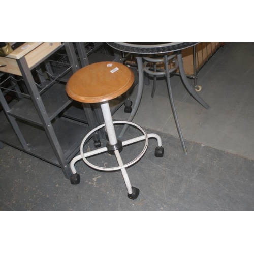 355 - VINTAGE STOOL