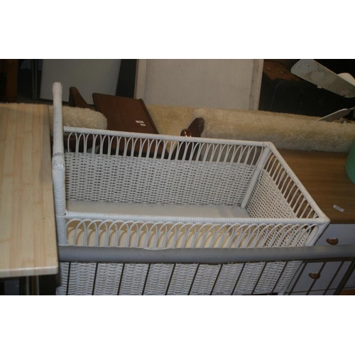 357 - CANE CRIB