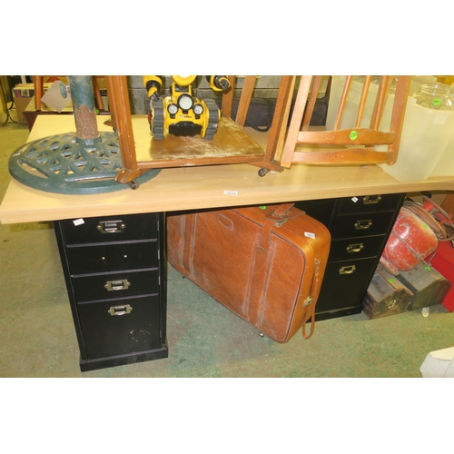 1816 - PEDESTAL DESK