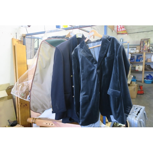 476 - MENS JACKETS AND SUIT CARRIER